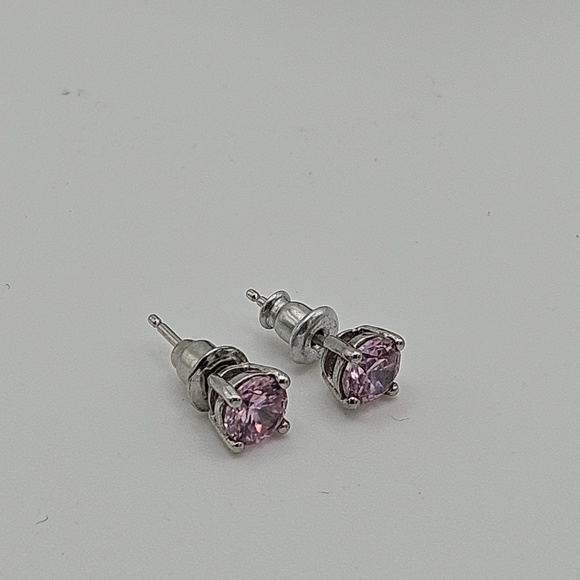 Jewelry - light pink crystal stud earrings